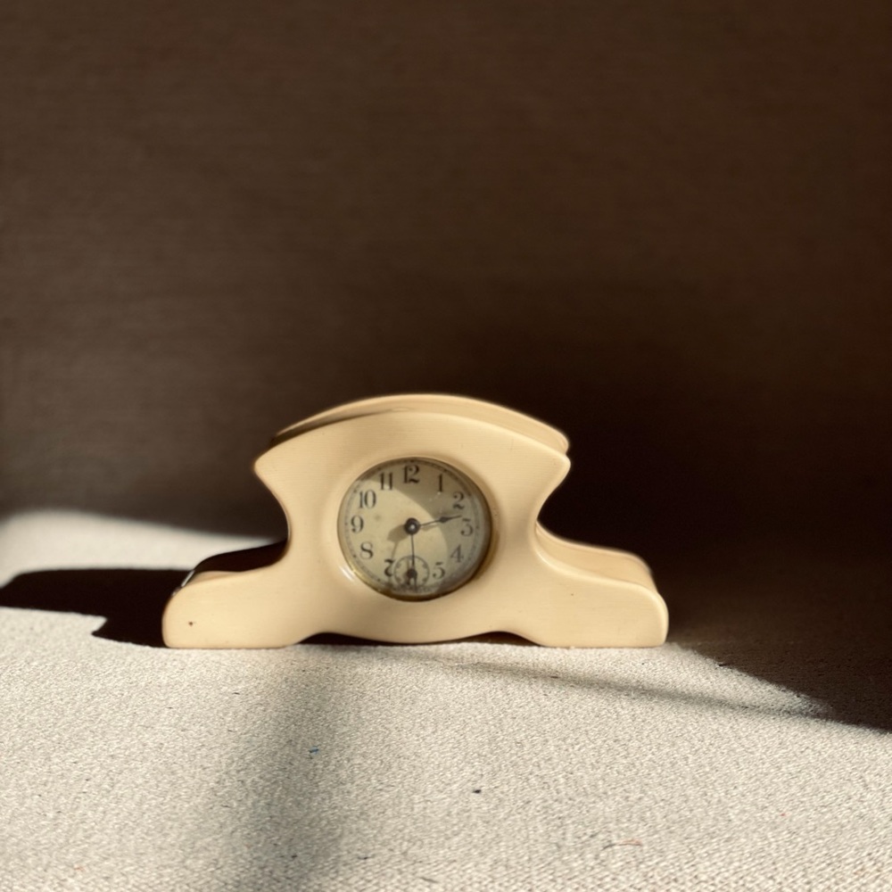 Elegant Cream Mantel Clock